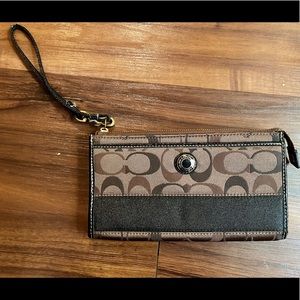 Coach Wallet Wristlet Logo Large